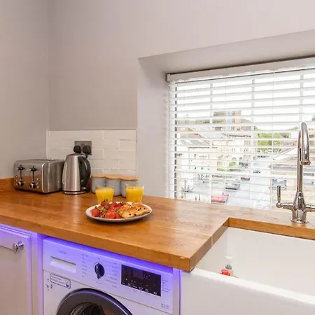 - Devonshire Court